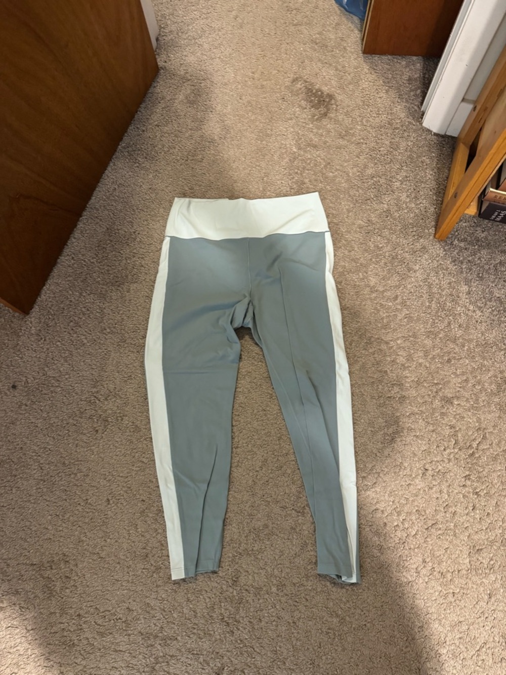 Old navy Athletic High-Waist Colorblock Leggings in Sage and Cream